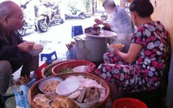 Người bán bún riêu,  bún ốc chuẩn bị... hội nhập