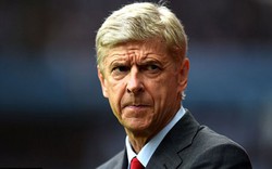 HLV Wenger nói gì sau khi qua mặt Sir Alex Ferguson?