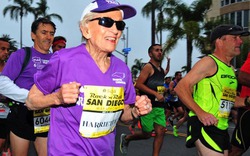 Cụ bà 92 tuổi lập kỷ lục chạy marathon 42 km