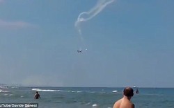 Italia: Máy bay đâm nhau vỡ tan khi biểu diễn trên bãi biển