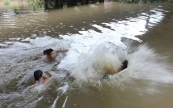 Lật thuyền giữa lòng hồ, 3 trẻ em chết đuối