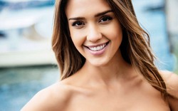 Jessica Alba: Bí quyết giữ hạnh phúc là...&#34;nói xấu&#34; chồng 