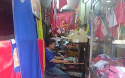 Cửa hàng bán cờ, băng-rôn phát tài nhớ U23 Việt Nam