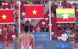 Clip VĐV Việt Nam đang thi đấu bỗng dừng lại chào cờ