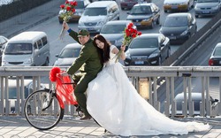 Các cặp uyên ương Trung Quốc lao đao lo chuyện cưới xin
