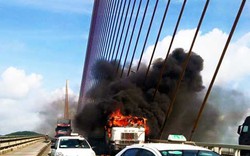 Siêu cáp cầu Bãi Cháy biến dạng sau vụ cháy xe container