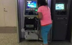 TQ: Bị nuốt thẻ, cô gái dùng tay “xé xác” máy ATM