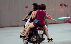 CSGT bắt hàng chục quái xế chở “gái bán hoa” ở Hà Nội