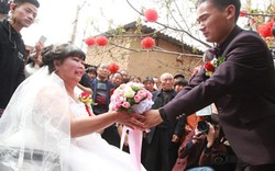 Rơi nước mắt với đám cưới của cô dâu bị liệt