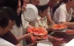 Nhân viên nhà hàng Thái tiết lộ chiêu đối phó khách Trung Quốc tham ăn
