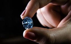 Viên kim cương xanh rực rỡ phá kỉ lục châu Á