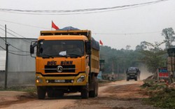 Nghệ An: Dân khốn khổ vì xe tải "tung" bụi