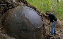 Phát hiện khối cầu đá khổng lồ bí ẩn trong rừng ở Bosnia