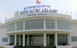 Đang bị kiểm tra, Hiệu trưởng Đại học Kiên Giang vẫn đi nước ngoài