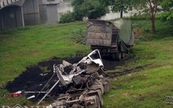 Xe tải “bay” từ cầu xuống đất, tài xế chết thảm trong cabin
