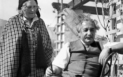 Tiết lộ thói quen kì dị của thiên tài Einstein