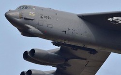 Pháo đài bay B-52 dội bom phá tan cơ sở vũ khí của IS