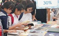 Sách giảm giá "khủng" tại hội chợ sách Hà Nội