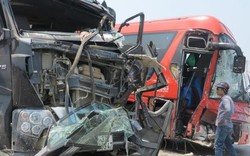 Xe tải va chạm với xe khách, 6 người nhập viện cấp cứu