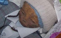 Ly kỳ xác bé trai 1 tuổi liên tục bật nắp sau 7 năm chôn cất