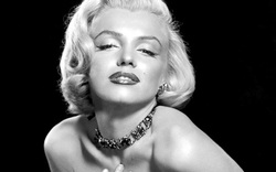 Son môi 52 tuổi của Marilyn Monroe bán giá 440 triệu