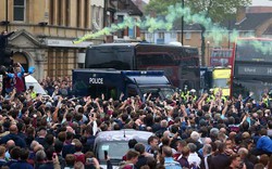 Tìm hiểu "siêu xe bus" giúp M.U an toàn trước cuộc tấn công của CĐV West Ham