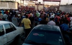 Đói ở Venezuela, nghìn người tràn vào siêu thị cướp bóc