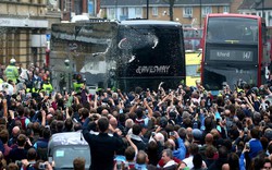 Soi xe bus giúp MU thoát “cơn điên” của CĐV West Ham