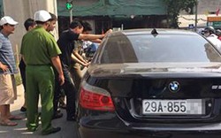 HN: CSGT phá cửa, cứu tài xế ngất lịm trong xe BMW