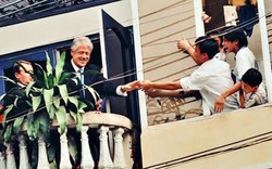 Chuyện ít biết về bức ảnh “để đời” chụp Tổng thống Mỹ thăm Việt Nam