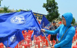 Chuyện lạ: CĐV Than Quảng Ninh lập khán đài cổ vũ ngoài sân bóng