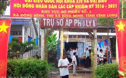 Đồng bào Khmer đội mưa đi bầu cử từ tờ mờ sáng