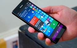 Windows 10 mobile có tính năng gõ 2 lần để mở màn hình
