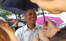Chùm ảnh: TT Obama đội mưa thăm hỏi người dân Hà Nội