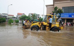 Mưa suốt đêm, nhiều phố Hà Nội ngập sâu, giao thông tê liệt