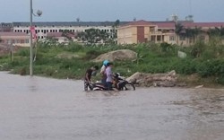 Hơn 1 ngày sau trận mưa kỷ lục, Hà Nội vẫn ngập nặng