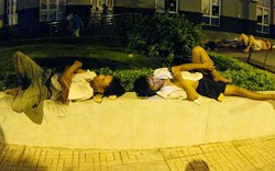 Người Thủ đô ra vỉa hè ngủ giữa đêm hè nóng 40 độ C