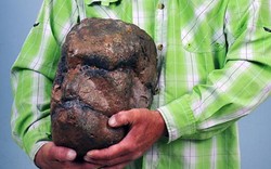 Hòn đá hình sọ người khổng lồ gây tranh cãi ở Mỹ