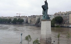 Lũ sông Seine đe dọa nhấn chìm Bảo tàng Louvre