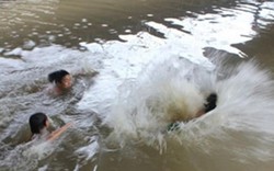 Đi bắt nuốc trên phá Tam Giang, 2 học sinh chết đuối