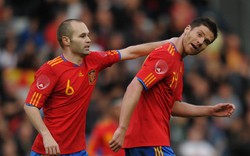 Trước Euro 2016, Iniesta nhớ Xavi và Xabi Alonso