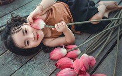 Bé gái 4 tuổi "gây sốt" dân mạng với bộ ảnh hoa sen