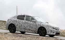 Honda Civic Hatchback 2017 "huyền bí" trong lớp ngụy trang