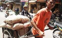 Ảnh: Người lao động quay cuồng trong “chảo lửa” Hà Nội