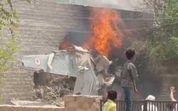 Chiến đấu cơ MiG-27 rơi, đâm vào nhà dân, bốc cháy ngùn ngụt