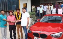 Ấn Độ: Tặng xe BMW cho sinh viên xuất sắc