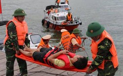 10 phút cứu được hàng chục người bị chìm tàu trên sông Hàn