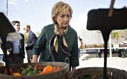 Vì sao bà Clinton mỗi ngày ăn một quả ớt?