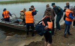 Lật tàu du lịch Nga: Các nạn nhân nhí nắm tay nhau rất chặt