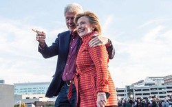 Hillary bật mí chuyện chủ động làm quen cựu tổng thống Bill Clinton